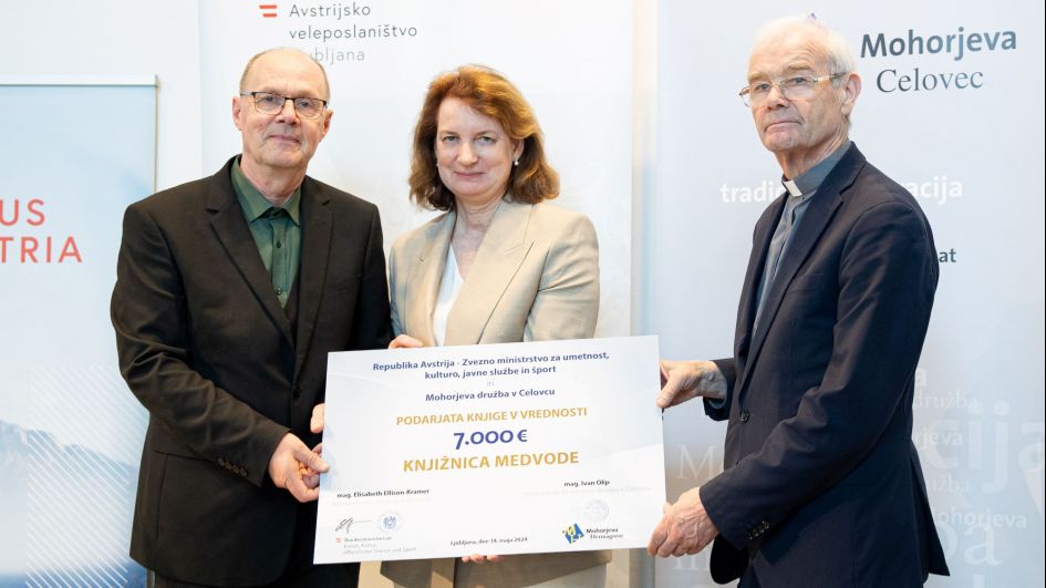 Akcija Podarimo knjige poudarja dobrodelnost in čezmejno skrb za branje