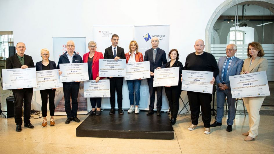 Akcija Podarimo knjige poudarja dobrodelnost in čezmejno skrb za branje